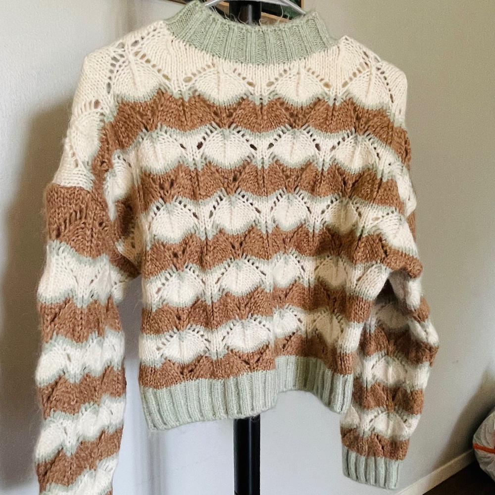 Zara Size Small Cropped Sweater